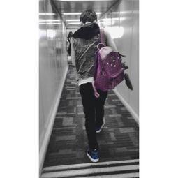 张艺兴背影图片,光影交织下的青春旋律