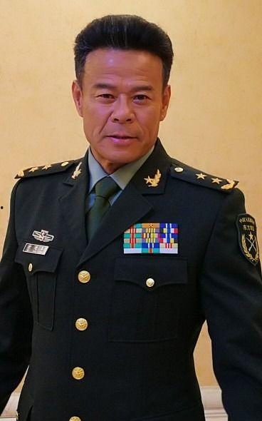 演员黄品沅,演艺生涯的多面手与艺术追求