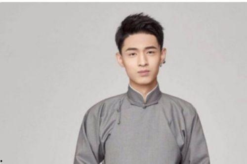 秦霄贤早年背景,从草根艺人到喜剧明星的蜕变之路