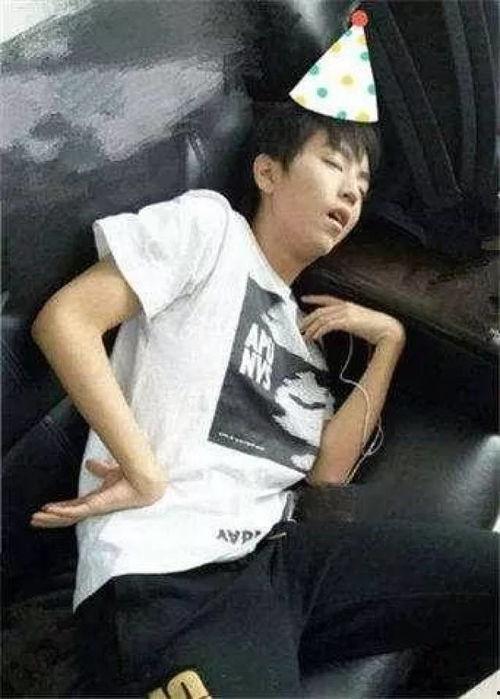 王俊凯恶搞秃头照片,这是要进军喜剧界吗？