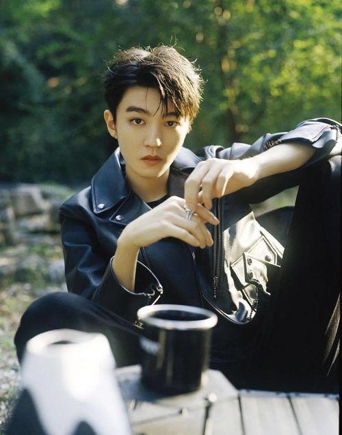 王俊凯恶搞秃头照片,这是要进军喜剧界吗？